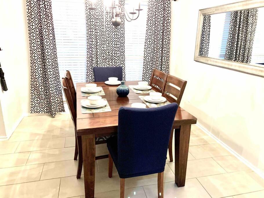 Modern Updates - Great Location - King Bed- Bmt San Antonio Eksteriør bilde