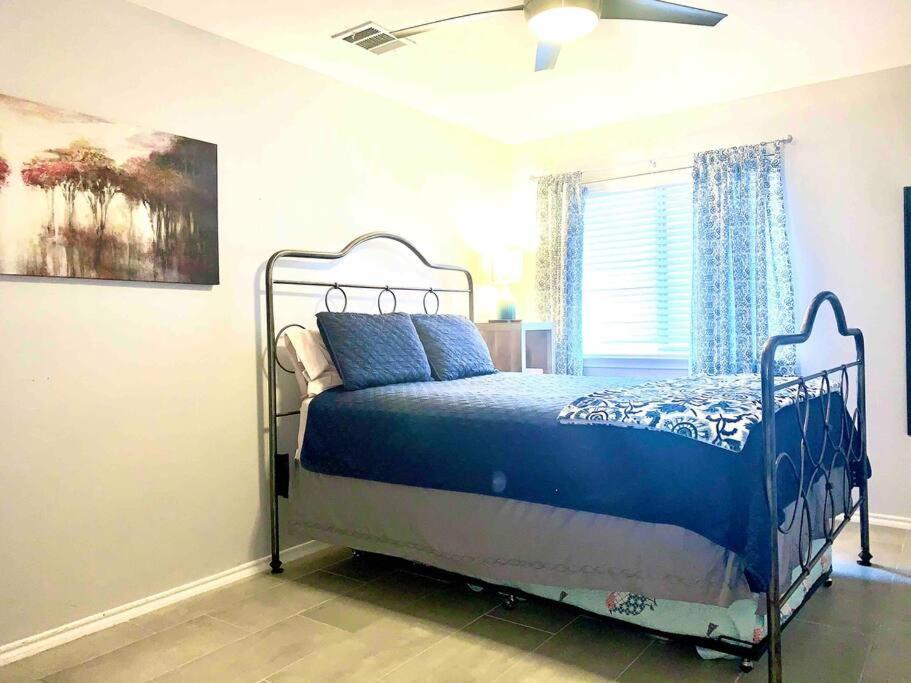 Modern Updates - Great Location - King Bed- Bmt San Antonio Eksteriør bilde