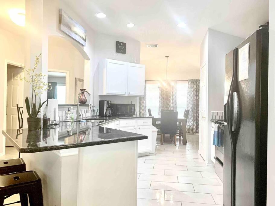 Modern Updates - Great Location - King Bed- Bmt San Antonio Eksteriør bilde