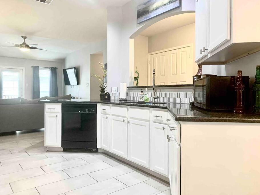 Modern Updates - Great Location - King Bed- Bmt San Antonio Eksteriør bilde
