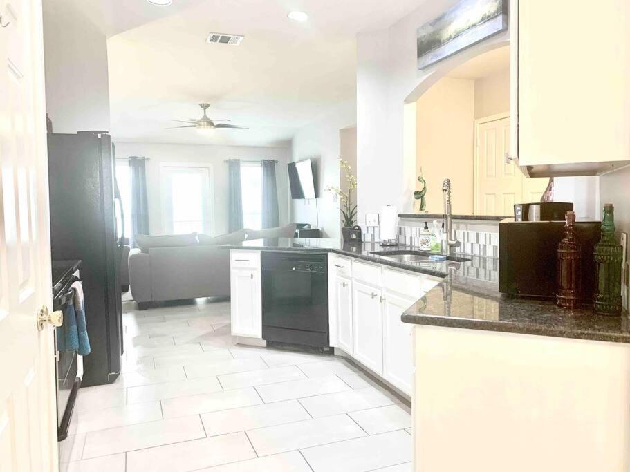 Modern Updates - Great Location - King Bed- Bmt San Antonio Eksteriør bilde