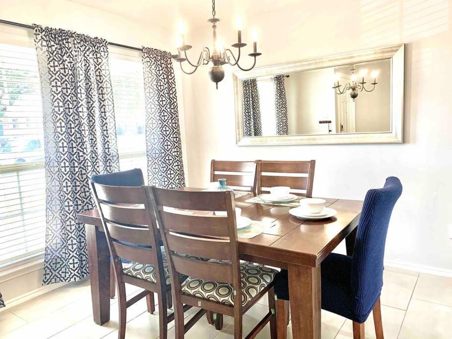 Modern Updates - Great Location - King Bed- Bmt San Antonio Eksteriør bilde