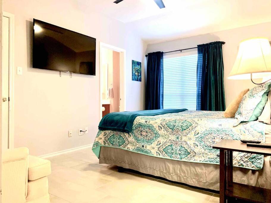 Modern Updates - Great Location - King Bed- Bmt San Antonio Eksteriør bilde